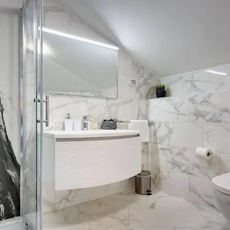 Exclusive Πούλα