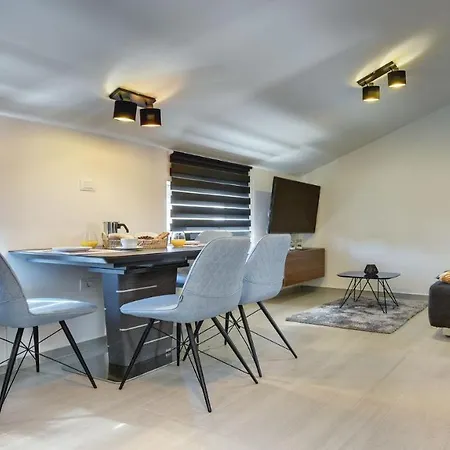 Exclusive * Πούλα