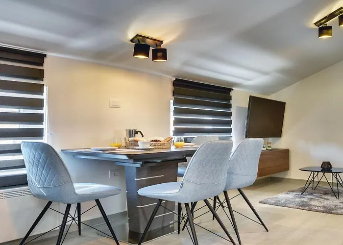 Exclusive شقة بولا