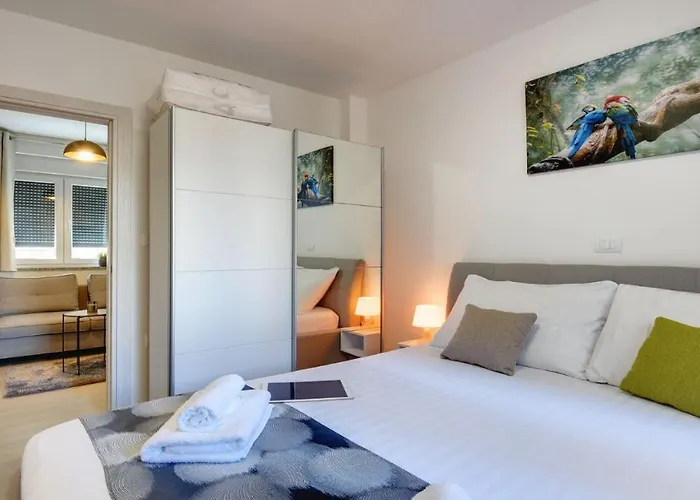 Exclusive شقة بولا